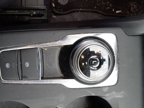 Used 2020 Ford Escape SE image 37