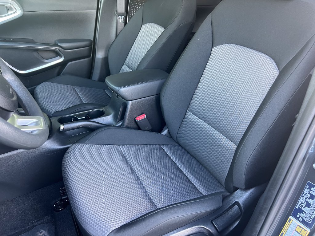 Used 2025 Kia Soul LX w/ LX Technology Package FWD image 11