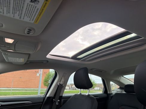 Used 2016 Ford Fusion SE image 13