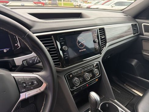 Used 2022 Volkswagen Atlas Cross Sport SE image 9