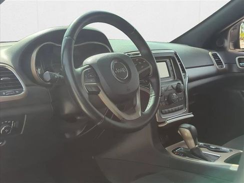 Used 2017 Jeep Grand Cherokee Laredo w/ Quick Order Package 2BE image 9