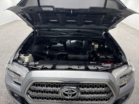 Used 2017 Toyota Tacoma TRD Sport image 19