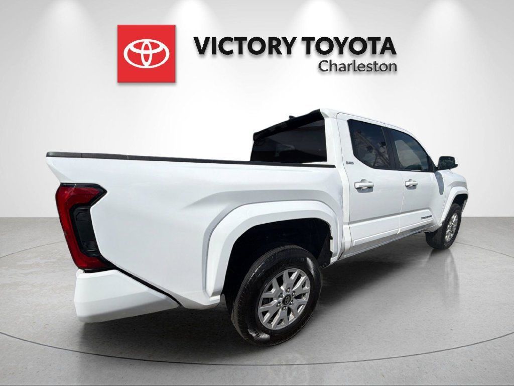 Used 2025 Toyota Tacoma SR5 AWD/4WD image 7