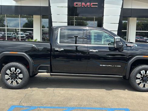 New 2026 GMC Sierra 2500 Denali w/ Denali Reserve Package AWD/4WD image 9