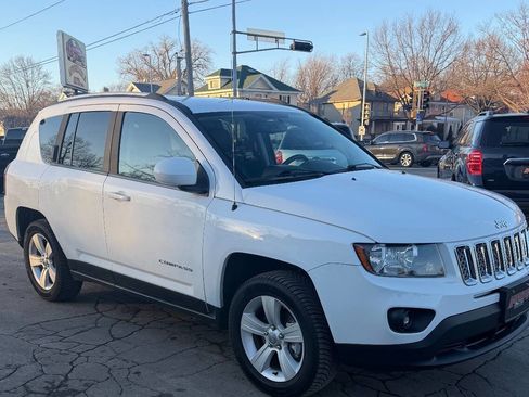 Used 2016 Jeep Compass Latitude image 10