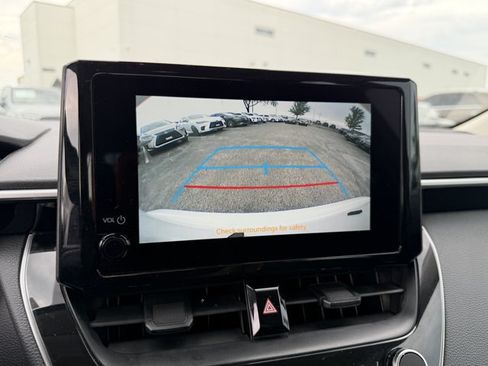 Used 2025 Toyota Corolla LE FWD image 18
