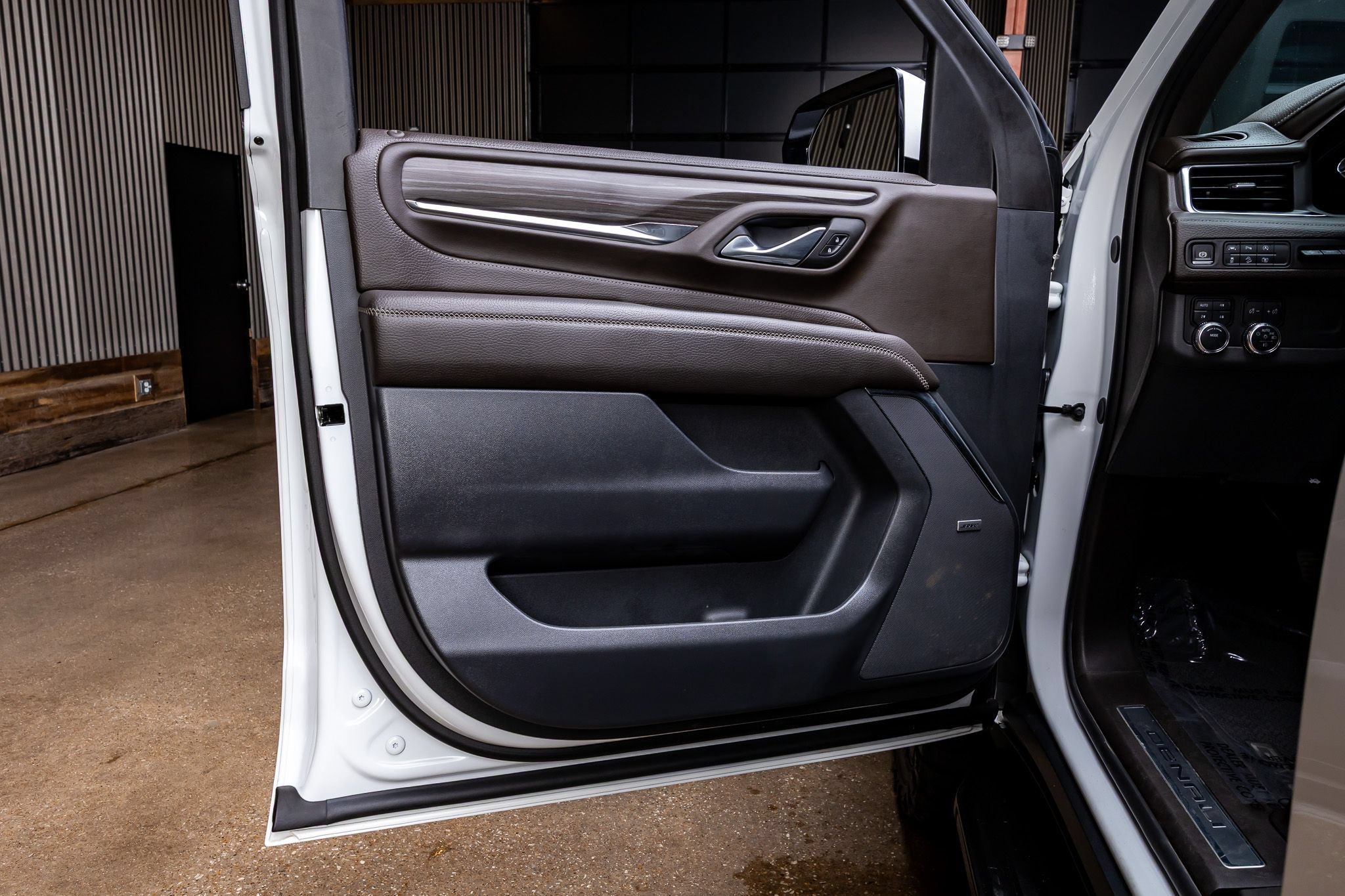 Used 2024 GMC Yukon Denali AWD/4WD image 44