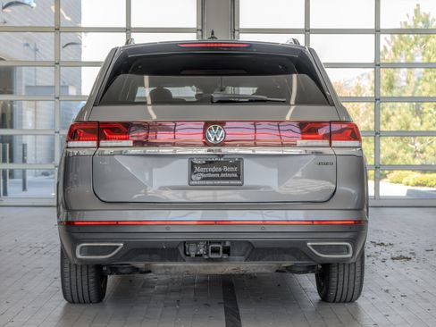 Used 2024 Volkswagen Atlas SE AWD/4WD image 14