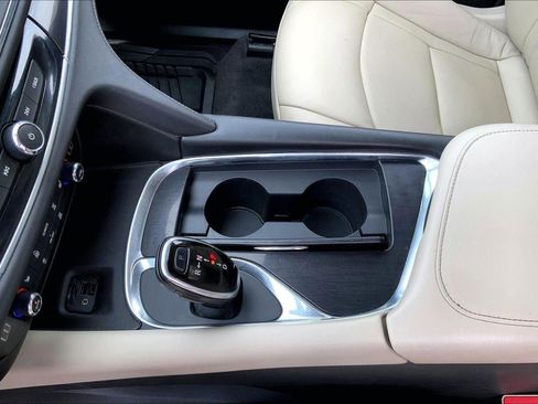 Used 2025 Buick Enclave Preferred image 17