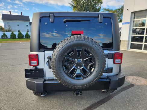 Used 2016 Jeep Wrangler Sport image 12