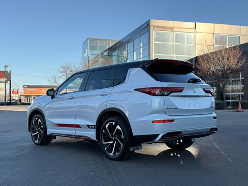 Used 2024 Mitsubishi Outlander SEL image 3