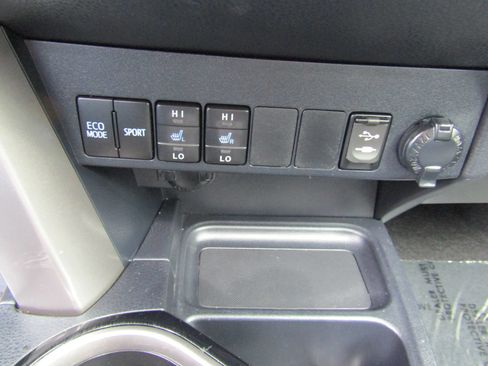 Used 2016 Toyota RAV4 Limited AWD/4WD image 25
