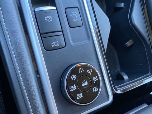 Certified 2025 Nissan Pathfinder SV image 21