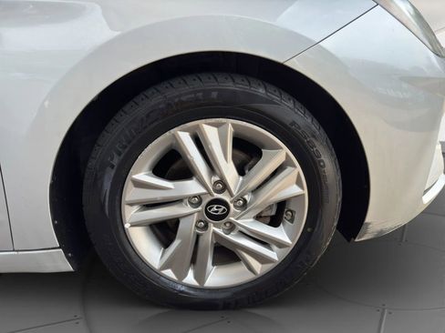 Used 2020 Hyundai Elantra SEL image 25