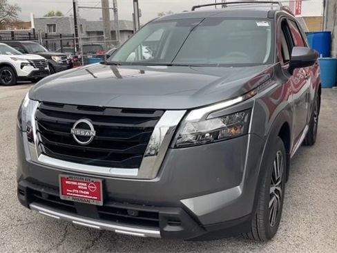 New 2025 Nissan Pathfinder Platinum image 9