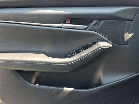 Used 2023 MAZDA MAZDA3 s FWD image 11