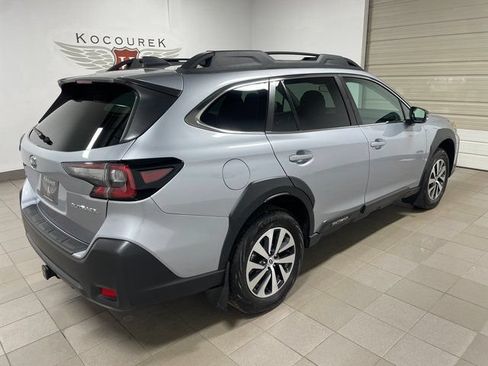 Used 2025 Subaru Outback Premium AWD/4WD image 6