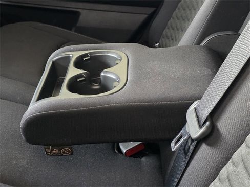 Used 2022 Nissan Pathfinder SV image 9