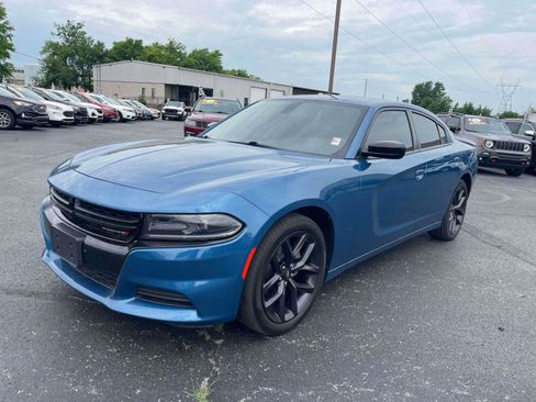 Used 2022 Dodge Charger SXT w/ Blacktop Package RWD image 2