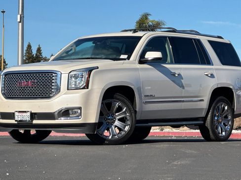 Used 2015 GMC Yukon Denali w/ Touring Package image 9