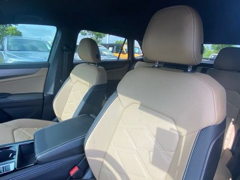 Used 2024 Volkswagen Atlas Cross Sport SE FWD image 5