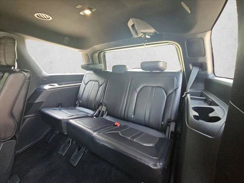 Used 2018 Ford Expedition Limited w/ Equipment Group 302A AWD/4WD image 18