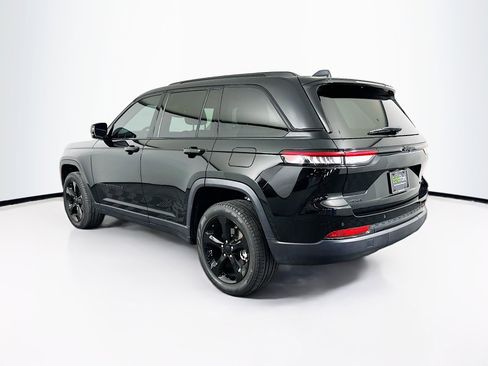 Used 2023 Jeep Grand Cherokee Limited w/ Black Appearance Package image 5