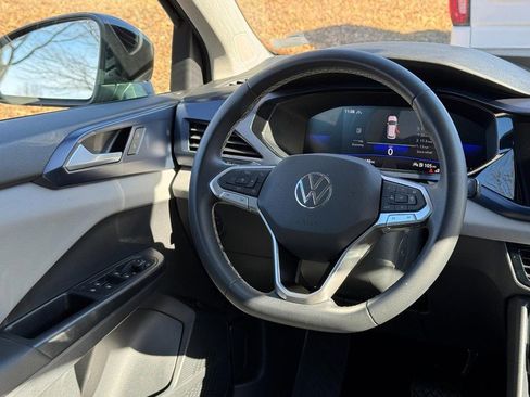 Used 2023 Volkswagen Taos SE w/ Panoramic Sunroof Package image 12