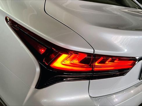 Used 2023 Lexus LS 500 AWD w/ Luxury Package image 28