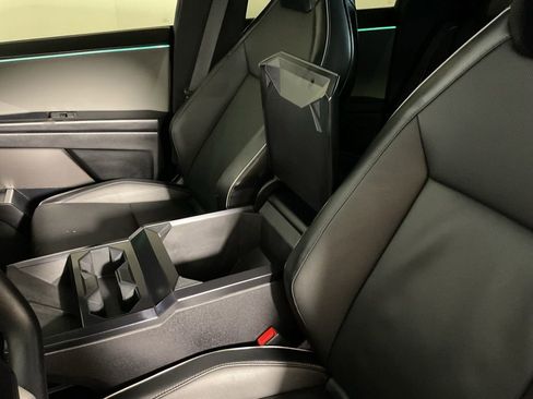 Used 2024 Tesla Cybertruck AWD Crew Cab image 29