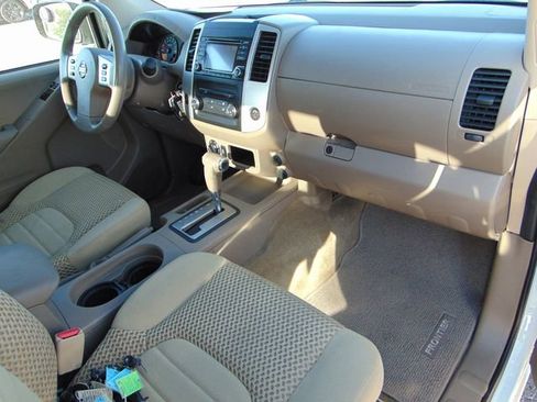 Used 2016 Nissan Frontier SV AWD/4WD image 23