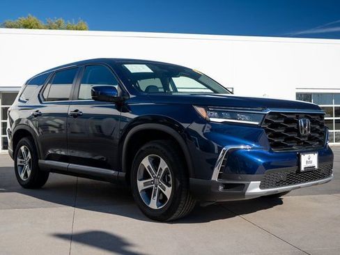 Used 2025 Honda Pilot EX-L image 8