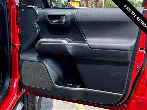 Used 2019 Toyota Tacoma TRD Off-Road AWD/4WD image 26