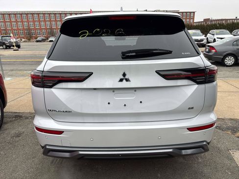New 2026 Mitsubishi Outlander SE image 2
