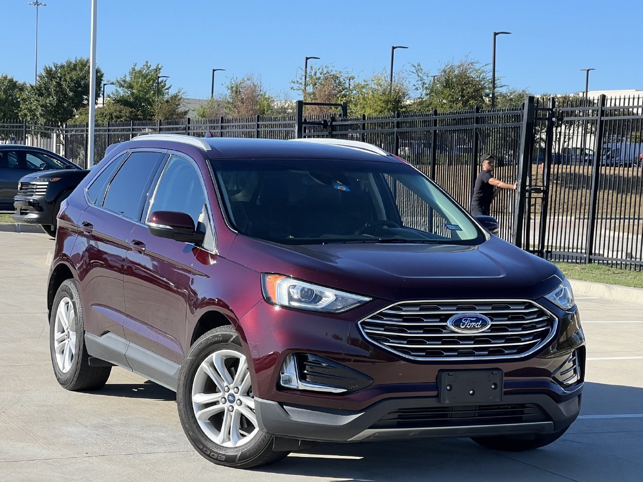 Used 2020 Ford Edge SEL FWD image 2