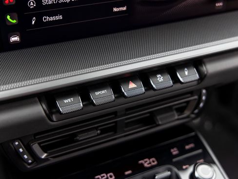 Certified 2022 Porsche 911 Carrera image 39