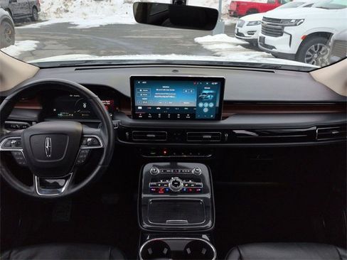 Used 2023 Lincoln Nautilus Reserve image 17