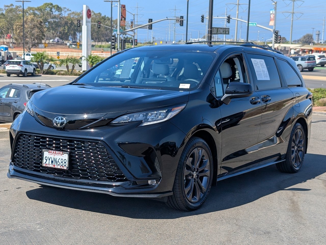 Used 2026 Toyota Sienna XSE FWD image 12
