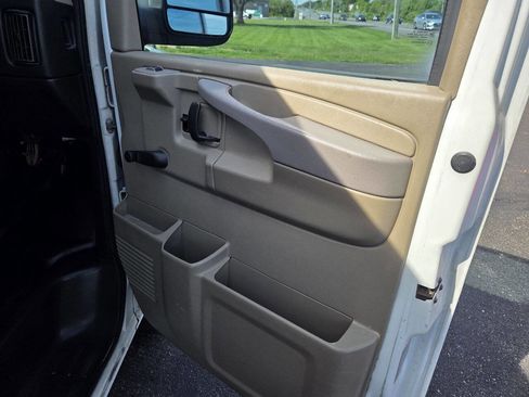 Used 2012 Chevrolet Express 3500 RWD image 23