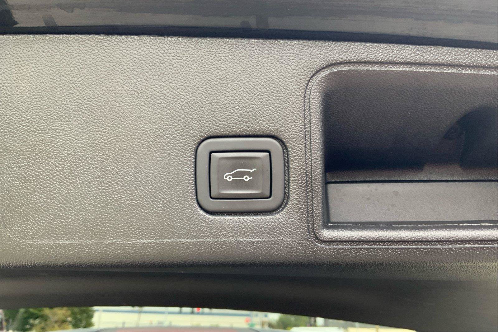 Used 2024 GMC Terrain SLT AWD/4WD image 31