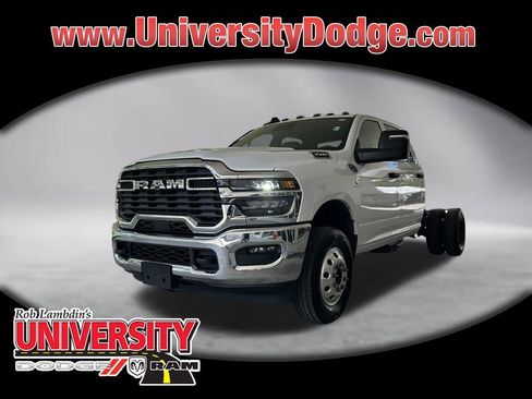 Used 2026 RAM 3500 Tradesman w/ Chrome Appearance Group RWD image 1