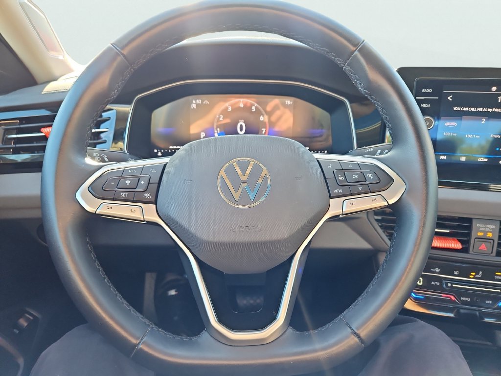 Certified 2025 Volkswagen Jetta SE w/ Sunroof Package FWD image 28