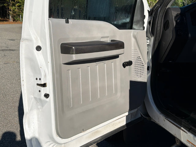 Used 2016 Ford F550 2WD Regular Cab Super Duty image 12