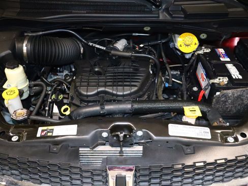 Used 2019 Dodge Grand Caravan SXT image 9