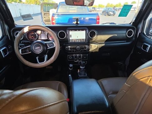 Used 2020 Jeep Wrangler Unlimited Sahara AWD/4WD image 4