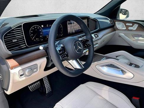New 2026 Mercedes-Benz GLS 580 4MATIC image 8