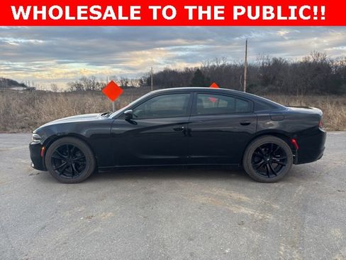 Used 2016 Dodge Charger SE image 7