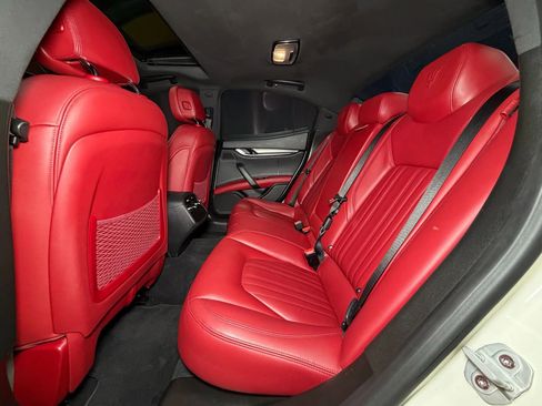 Used 2018 Maserati Ghibli S image 21