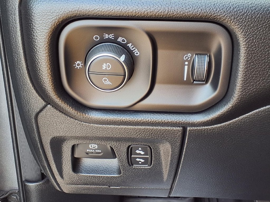 Used 2025 RAM 1500 Big Horn AWD/4WD image 16