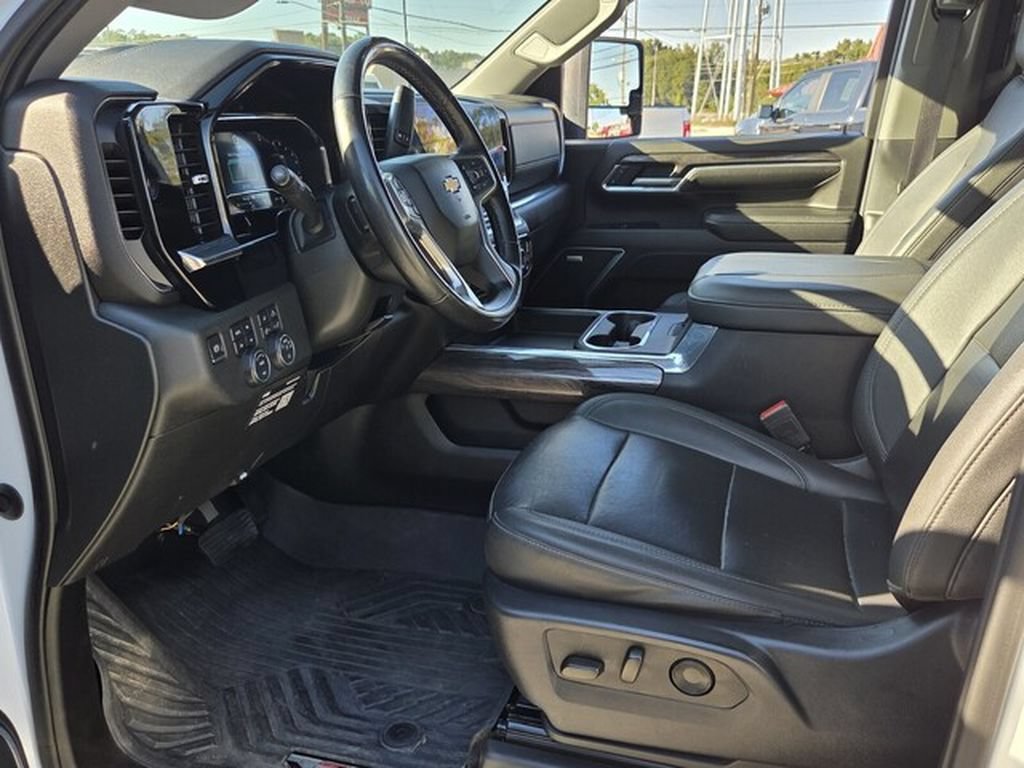 Used 2024 Chevrolet Silverado 2500 LTZ w/ LTZ Plus Package AWD/4WD image 3